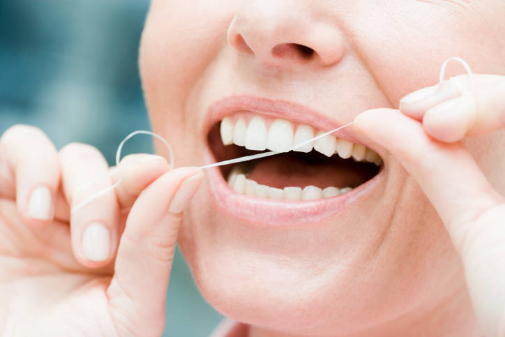 Чем полезна зубная нить?